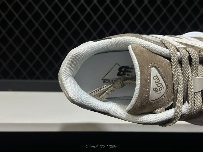 뉴발란스 NB9060 레트로 캐주얼 러닝화 001-253695