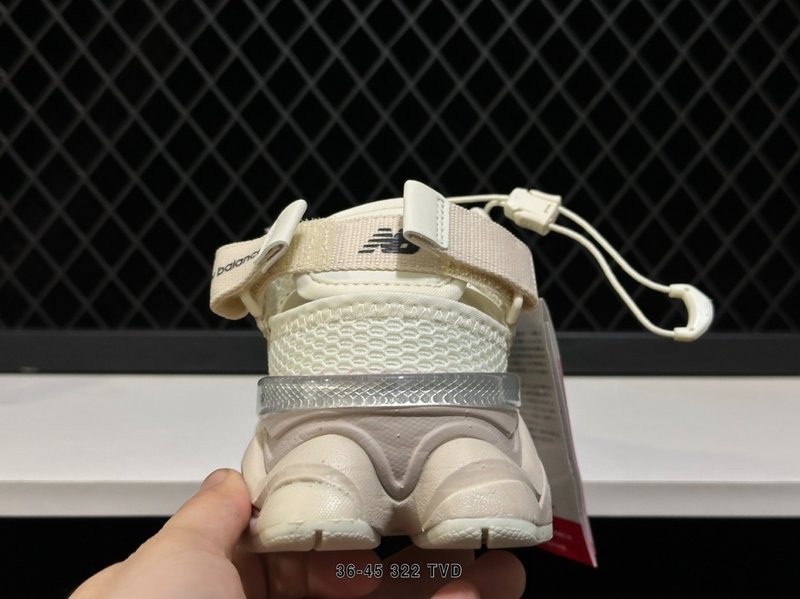 뉴발란스 NB9060 레트로 캐주얼 운동화 001-253726