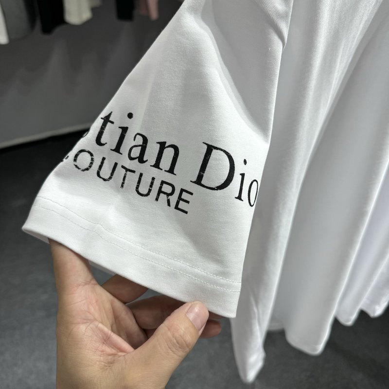 디올라운드넥반팔티셔츠 001-254091
