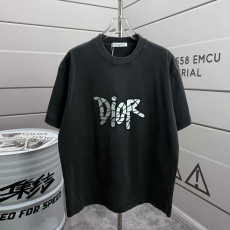 디올 2026 봄여름 워싱 데미지 라운드넥 반팔 티셔츠 001-254131