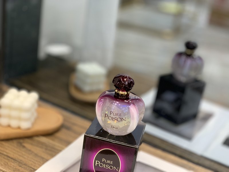 디올 화이트 포이즌 퍼퓸 001-254285