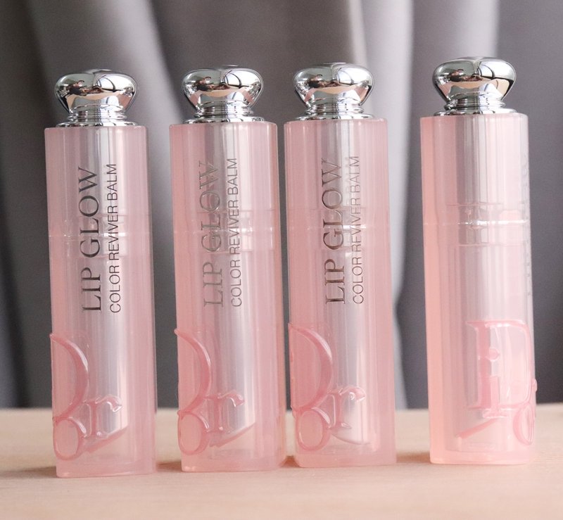 디올 립 글로우 모이스처라이징 립밤 001-254368