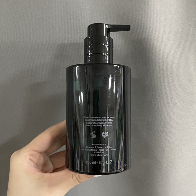 디올 소바쥬 남성 바디워시 250ml 001-254397