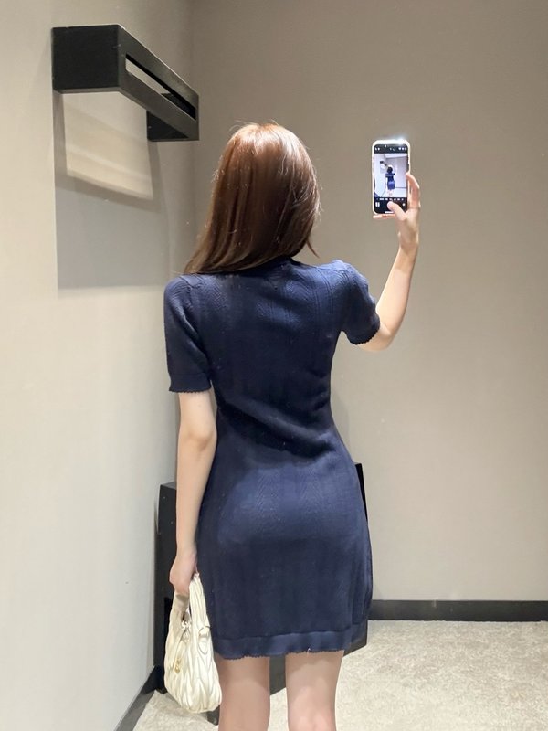네이비 세로 무늬 니트 라운드 숏슬리브 원피스 001-255570