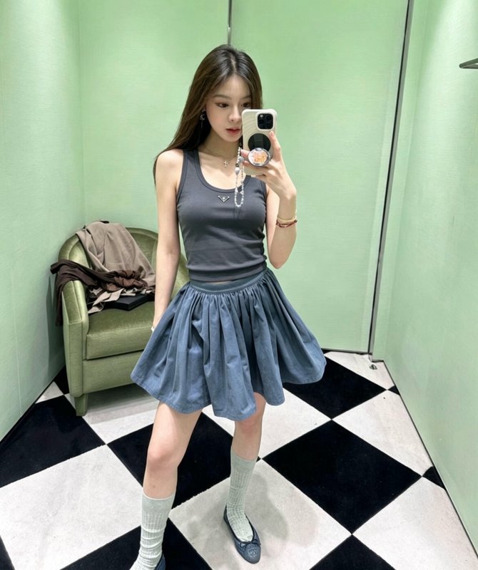 프라다 그레이 트라이앵글 로고 면 조끼 001-255574