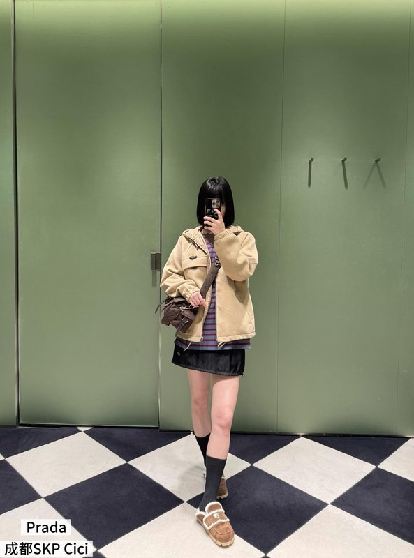 프라다 카키색 플리스 후드 자켓 001-255584