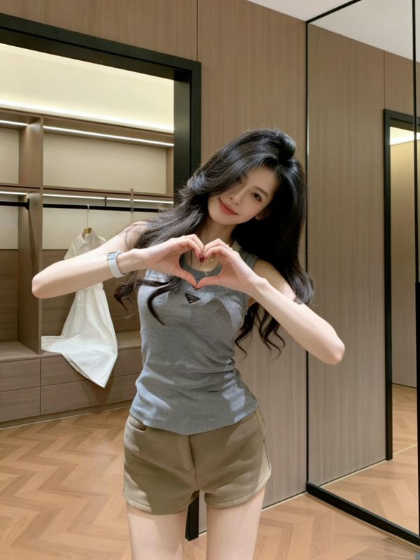 프라다 클래식 역삼각 로고 리브 조끼 001-255591