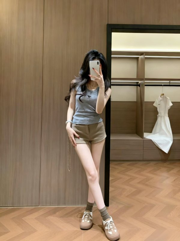 프라다 클래식 역삼각 로고 리브 조끼 001-255591