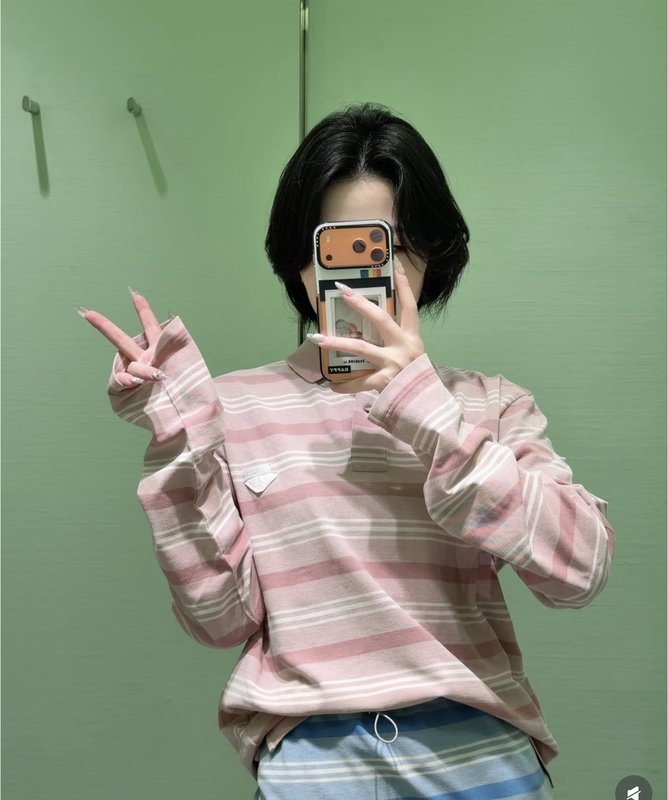 레터 삼각 로고 피케 면 스트라이프 폴로 긴팔 001-255595