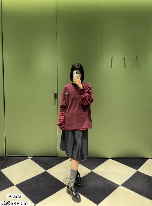 프라다 레드 스트라이프 루즈핏 숏슬리브 티셔츠 001-255594