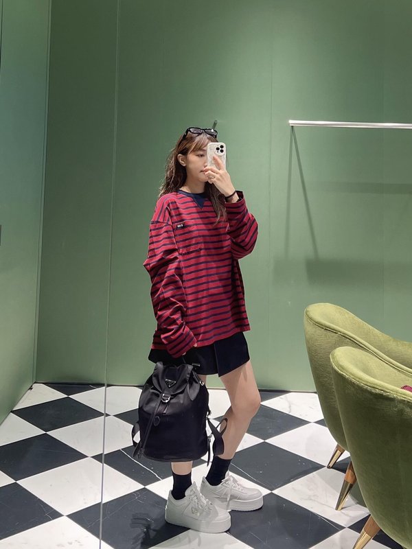 면 소재 스트라이프 V 넥 롱슬리브 티셔츠 001-255600