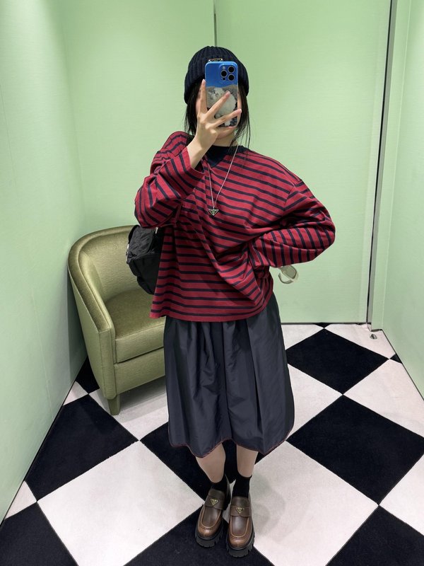 면 소재 스트라이프 V 넥 롱슬리브 티셔츠 001-255600