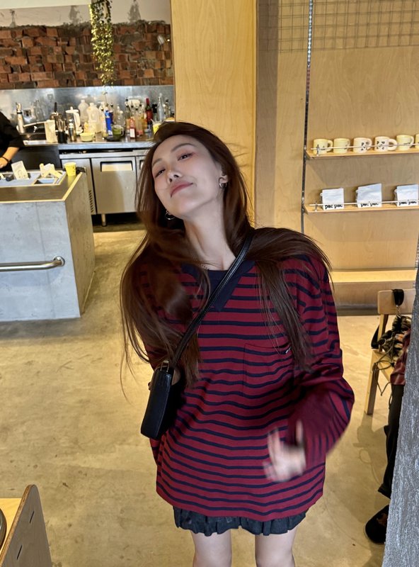 면 소재 스트라이프 V 넥 롱슬리브 티셔츠 001-255600
