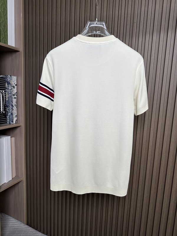구찌 레드 블루 스트라이프 소매 라운드 티셔츠 001-255678