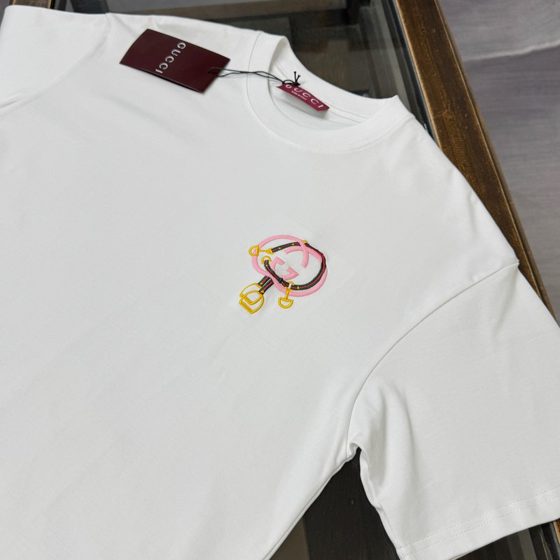 구찌 여름 신상 자수 로고 라운드넥 반팔 티셔츠 001-255800