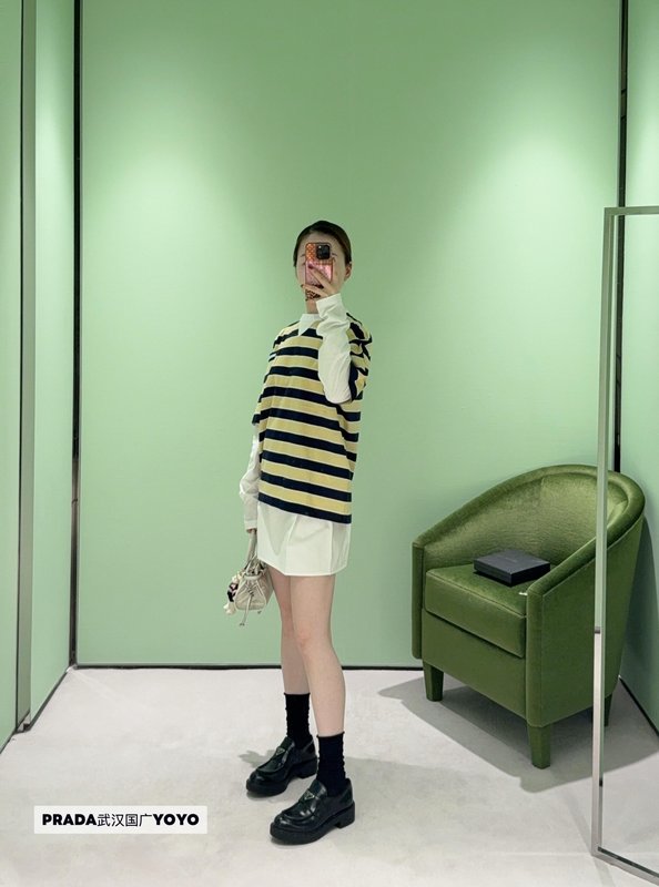 프라다 봄 스트라이프 루즈핏 라운드넥 반팔 티셔츠 001-255989