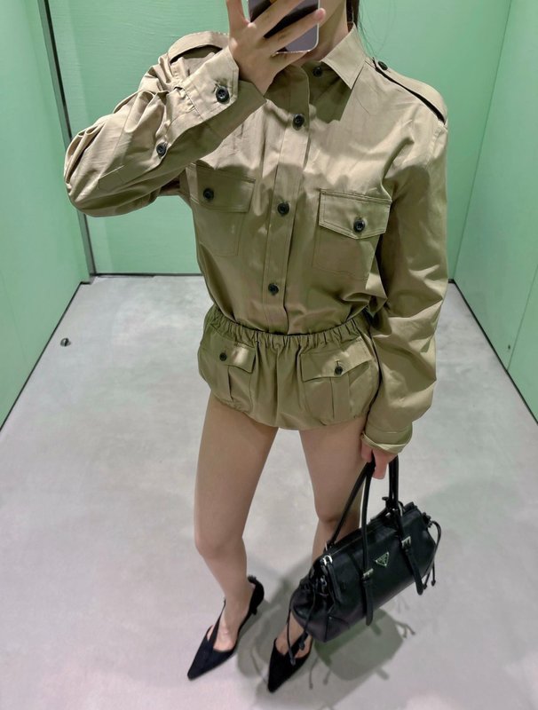 프라다 어깨장식 칼라 더블포켓 면 셔츠 001-256018