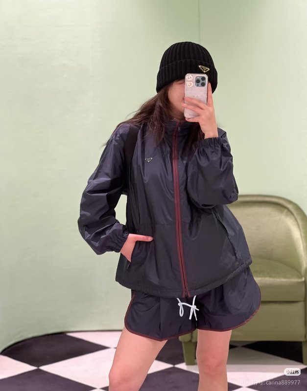 프라다 레트로 삼각 로고 끈 나일론 스탠드 칼라 자켓 001-256023