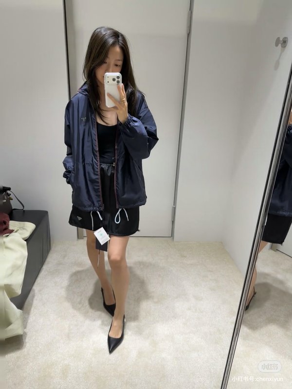 프라다 레트로 삼각 로고 끈 나일론 스탠드 칼라 자켓 001-256023