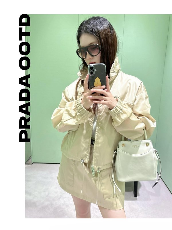 프라다 봄 신상 스탠드 칼라 지퍼 자켓 001-256029