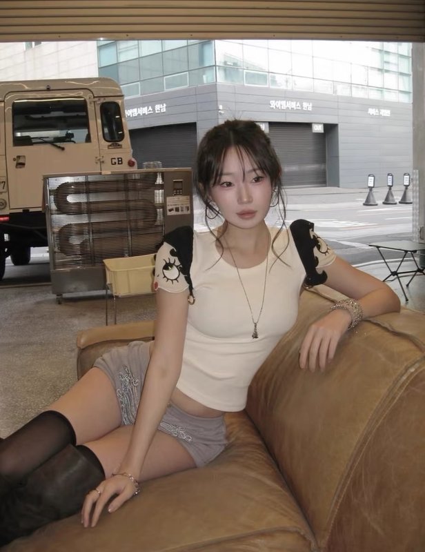티 입체 패치 자수 반팔 티셔츠 001-256054