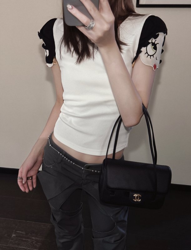 티 입체 패치 자수 반팔 티셔츠 001-256054