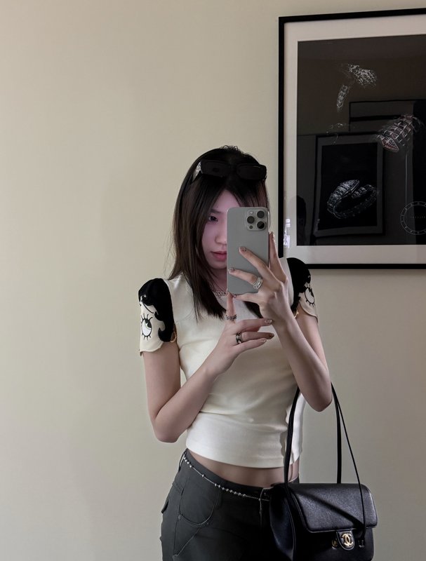 티 입체 패치 자수 반팔 티셔츠 001-256054