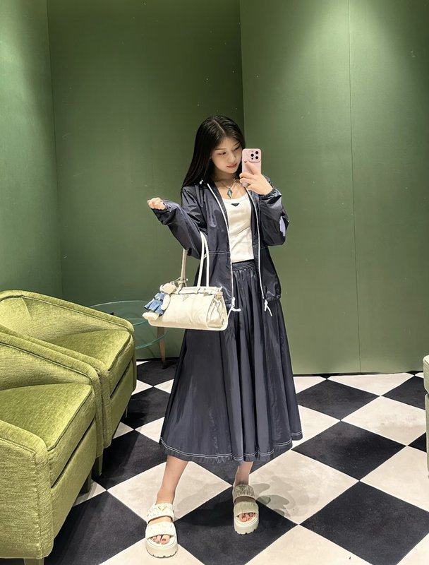 프라다 네이비 나일론 A 라인 스커트 001-256079