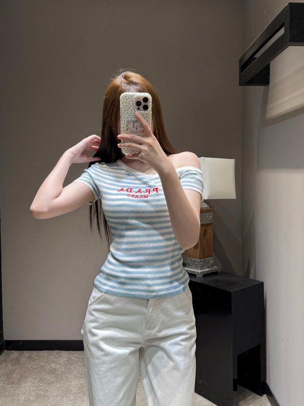 프라다 비대칭 숄더 스트라이프 니트 티셔츠 001-256089
