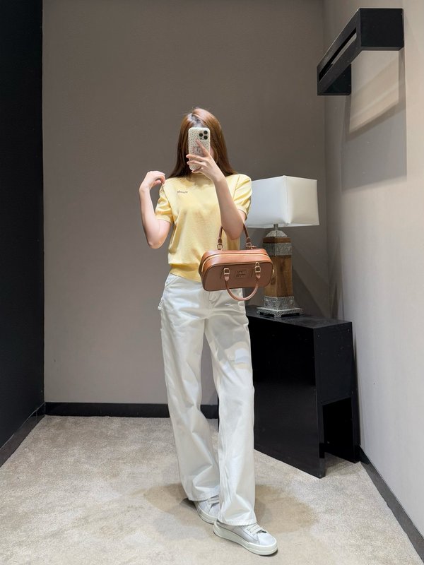 로우 자수 니트 반팔 티셔츠 001-256128