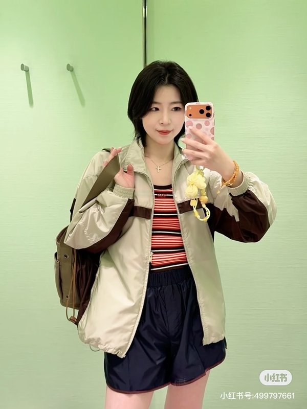 프라다 봄 스트라이프 자수 니트 조끼 001-256149