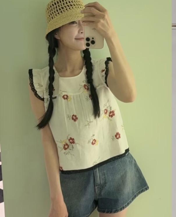 베이지 꽃무늬 레이스 프릴 숏슬리브 셔츠 001-256186