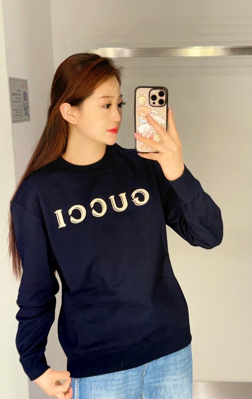 구찌 네이비 레터 자수 라운드넥 스웨트셔츠 001-256215