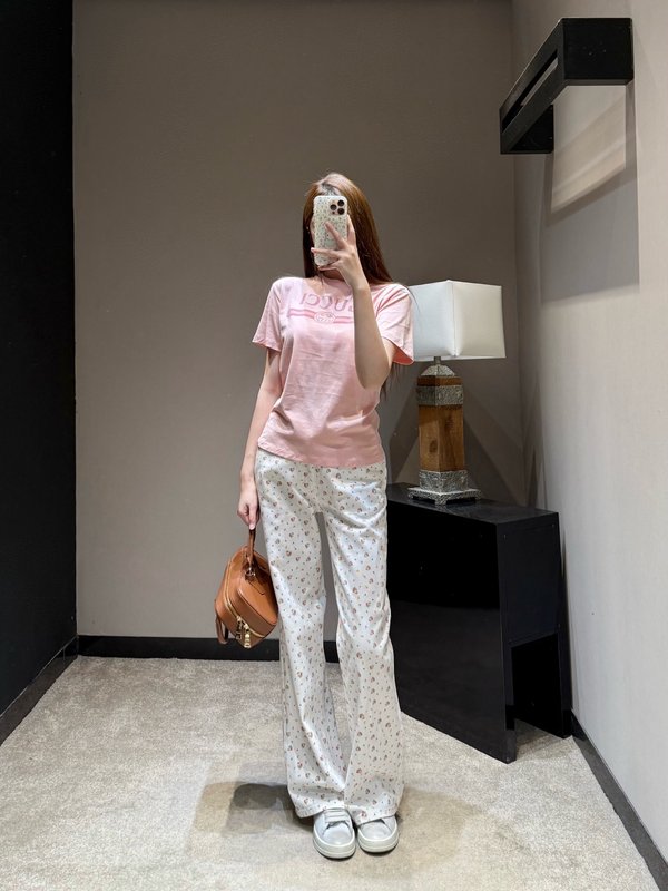 사쿠라 핑크 더블 G 프린트 루즈 숄더 티셔츠 001-256269