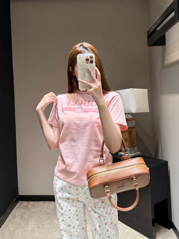 사쿠라 핑크 더블 G 프린트 루즈 숄더 티셔츠 001-256269
