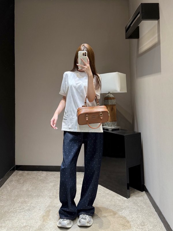 구찌 심플 레터 프린트 라운드넥 반팔 티셔츠 001-256319