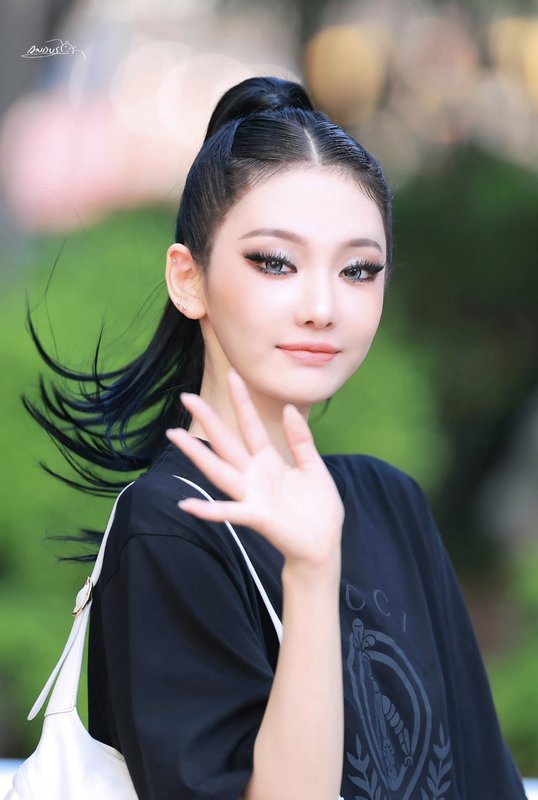 구찌 클래식 월계수 로고 프린트 오버사이즈 반팔 티셔츠 001-256355