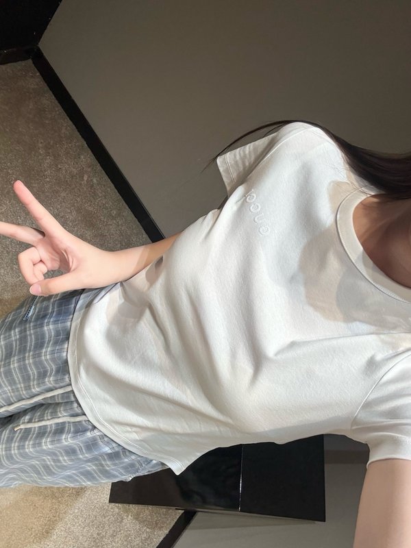 구찌 클래식 로고 자수 숏슬리브 티셔츠 001-256377