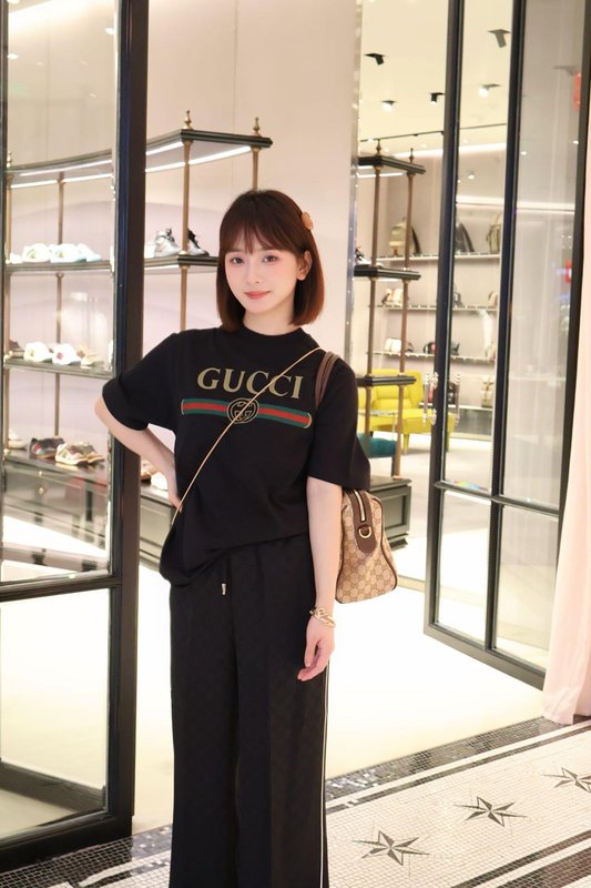 구찌 클래식 레터 프린트 라운드넥 반팔 티셔츠 001-256404