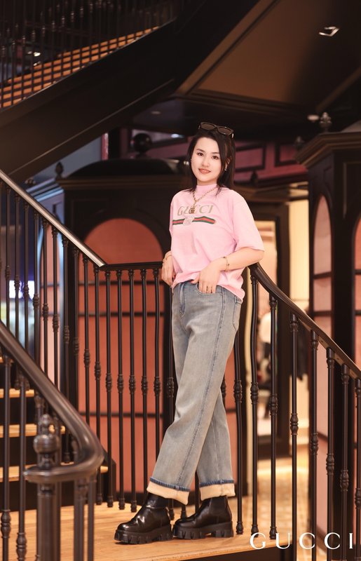 구찌 클래식 레터 프린트 라운드넥 반팔 티셔츠 001-256405