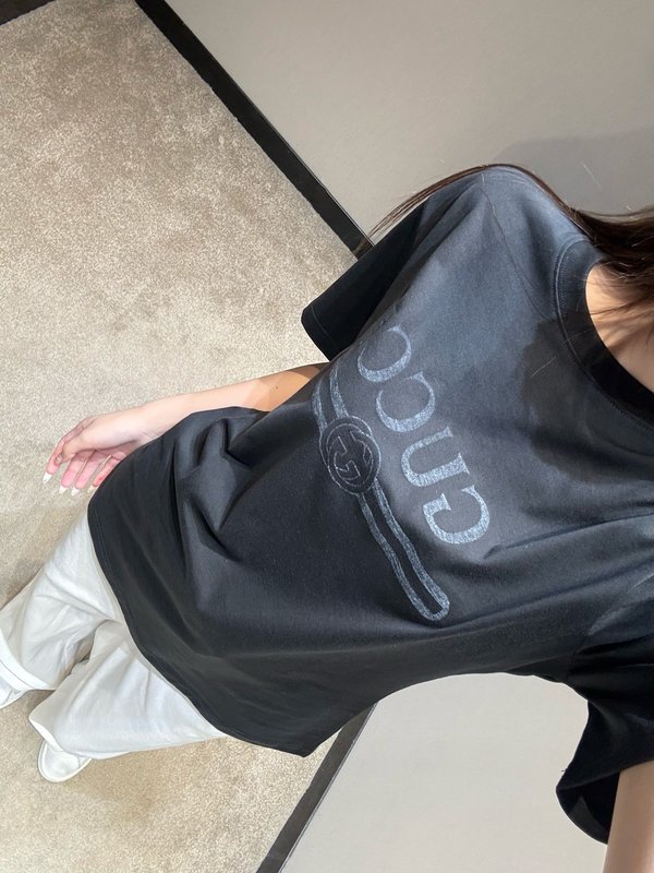 구찌 봄 신상 레터 프린트 라운드 티셔츠 001-256423
