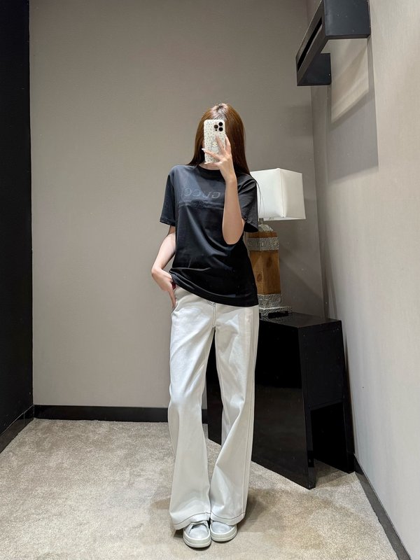 구찌 봄 신상 레터 프린트 라운드 티셔츠 001-256423