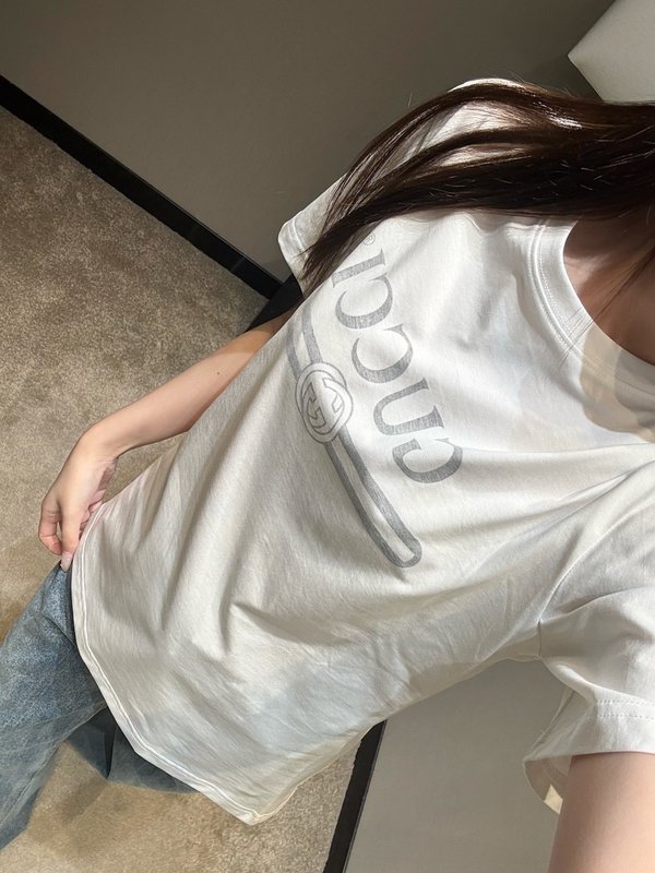 구찌 봄 신상 레터 프린트 라운드 티셔츠 001-256424