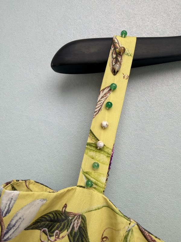 노란색 보라꽃 진주 어깨끈 케이크 원피스 001-256445