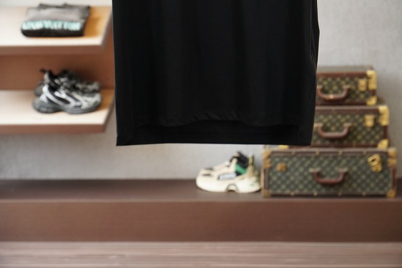 프라다 남녀공용 면 소재 자수 반팔 티셔츠 001-256497