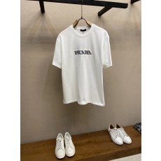 프라다 로고 프린트 코튼 반팔 티셔츠 001-256510