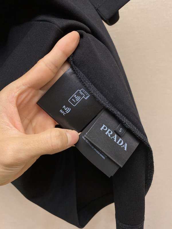 프라다 심플 면 반팔 티셔츠 001-256518