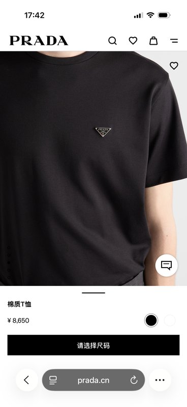 프라다 클래식 에나멜 메탈 로고 반팔 티셔츠 001-256535