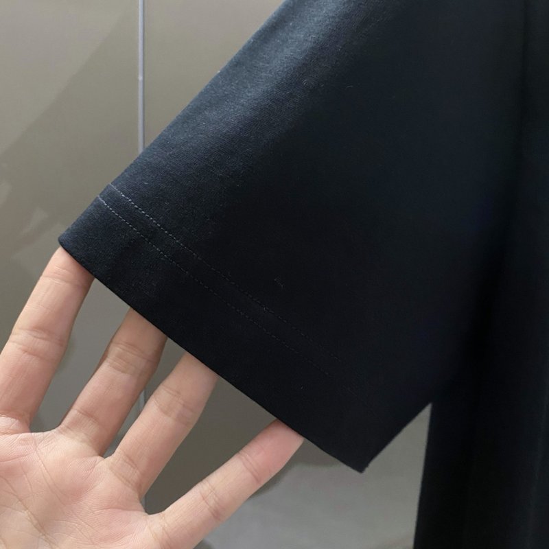 프라다 남성 라운드넥 반팔 티셔츠 001-256539