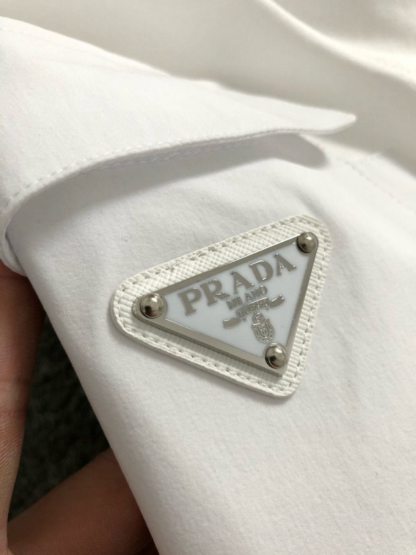 프라다 남성 포켓 반팔 티셔츠 001-256549